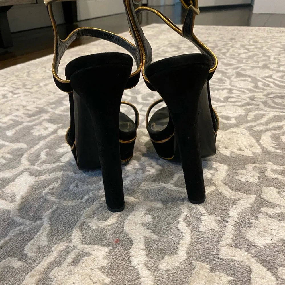 Gucci Black Platform Sandals with Gold Trim - Picture 11 of 13